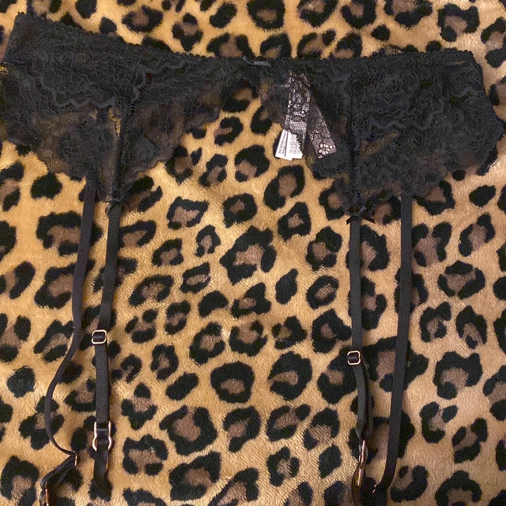 VS Lacy Garter